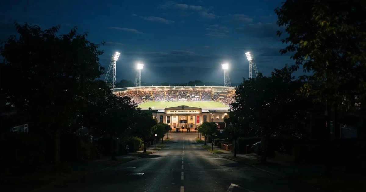 Ein Fußballstadion bei Nacht aus großer Entfernung, hell erleuchtet unter Flutlicht, davor eine dunkle Straße und Bäume.